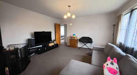 Genuine Long Term - Very Comfortable Family Home on a Large Section - Pet Friendly - Photo 2