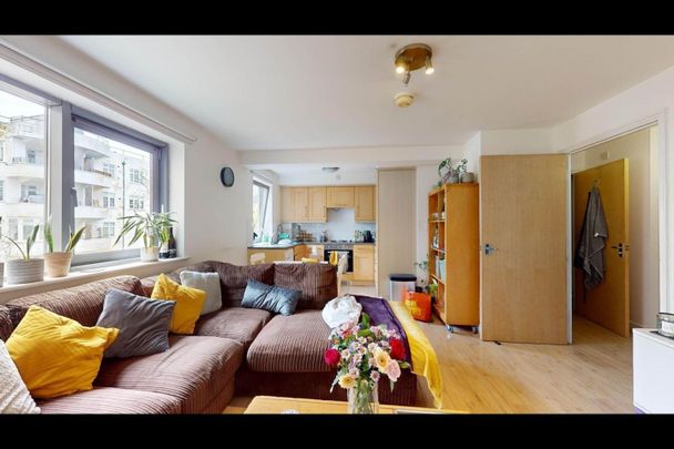 2 Bed Flat, Balham High Road, SW17 - Photo 1