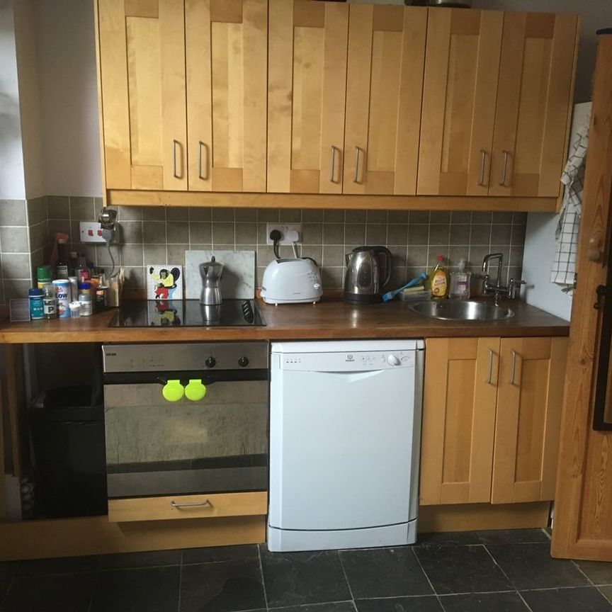 Room in a Shared House, Avondale Road, S6 - Photo 1