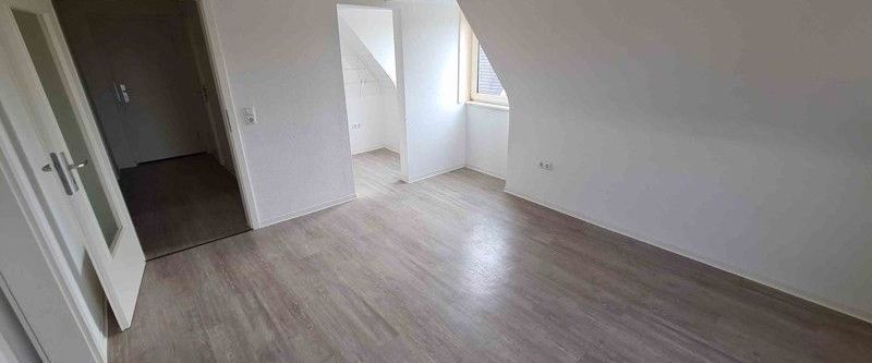 Dachgeschoss-Wohnung in Grevenbroich-Wevelinghoven - Foto 1