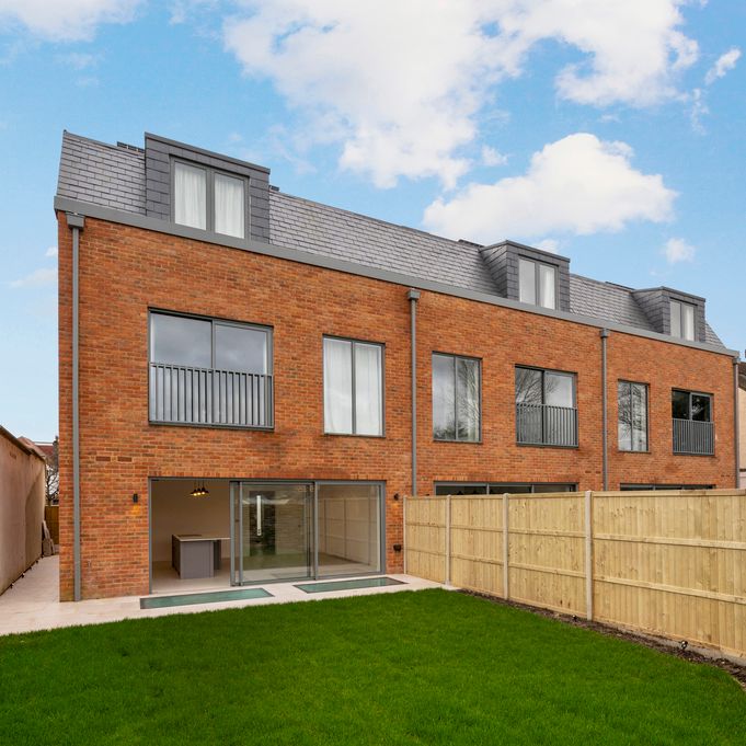 Coombe Lane, SW20, London - Photo 1