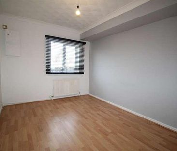 Greenwich Court, Parkside, Waltham Cross, EN8 - Photo 2