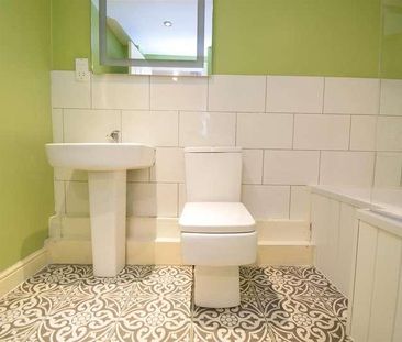 College Grove View, Wakefield, WF1 - Photo 2