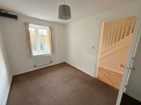 4 bedroom townhouse to rent - Photo 3