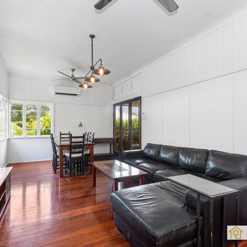 Spacious Fully Furnished Home in Prime Location - Photo 1