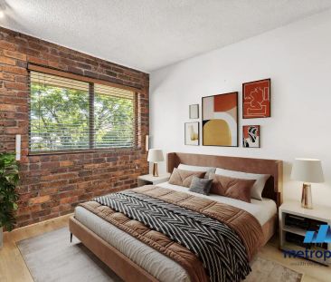 “SPACIOUS, MODERN AND A WALK TO EVERYTHING” - Photo 4