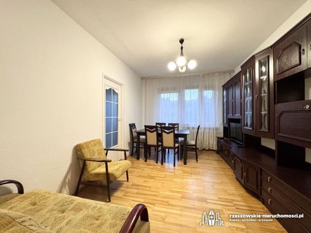 2 pokoje z balkonem na os.Kmity, dostępne od zaraz - Photo 2