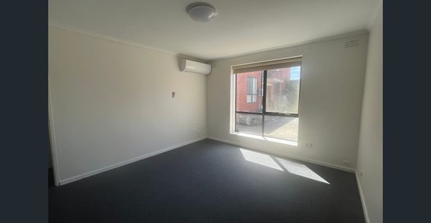 Ground floor flat - Photo 1