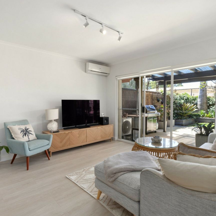 Spacious townhome with entertainer's courtyard in resort-style complex - Photo 1