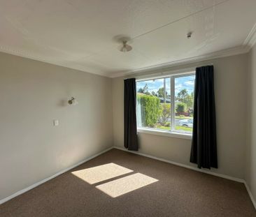 Three bedroom home in Green Island - Photo 5