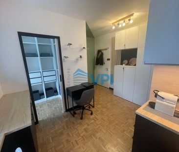 Tastefully furnished 2-room apartment - Separate bedroom - Photo 2