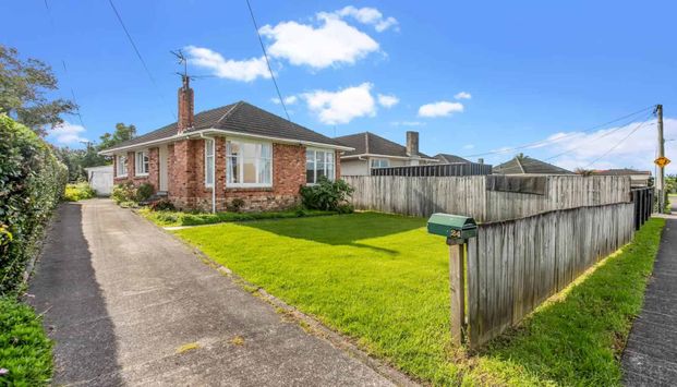 Prime Family Home in Fantastic Location – Wal... - Photo 1