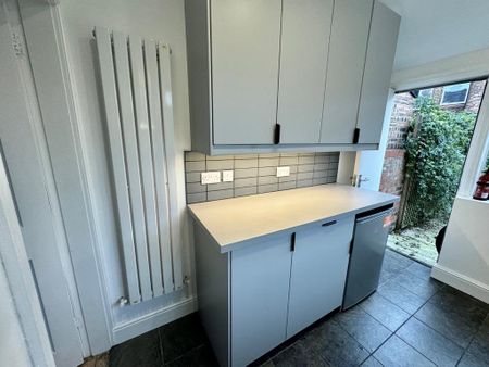 3 bedroom terraced house to rent - Photo 3