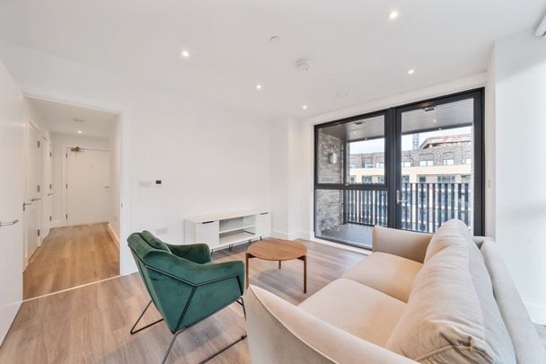 Juniper Crescent, London, SE10 - Photo 1