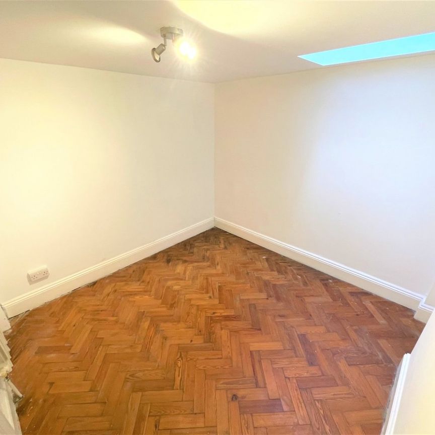 A 2 Bedroom Flat Instruction to Let in Hastings - Photo 1