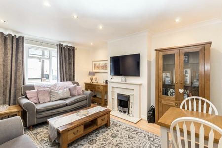 Hillfield Road, TW12, London - Photo 4
