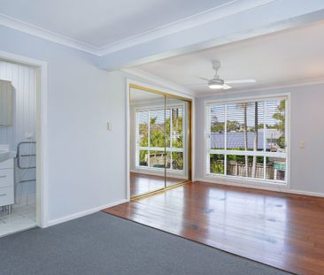 LARGE FAMILY HOME PERFECT FOR SUMMER! - Photo 1