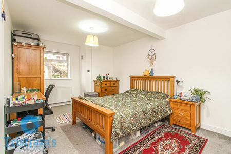 References Pending - 2 bed Apartment - Photo 3