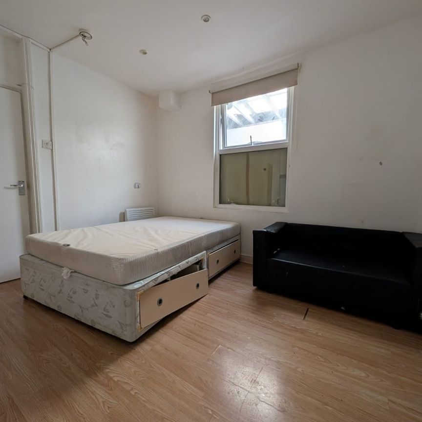 Studio Flat, Lea Bridge Road, E10 - Photo 1