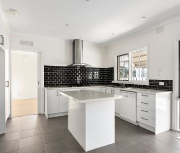 1/20-22 Linacre Road, Hampton, VIC, 3188 - Photo 1