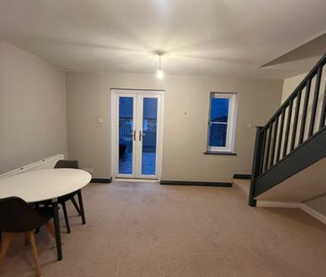 New Square - Photo 1