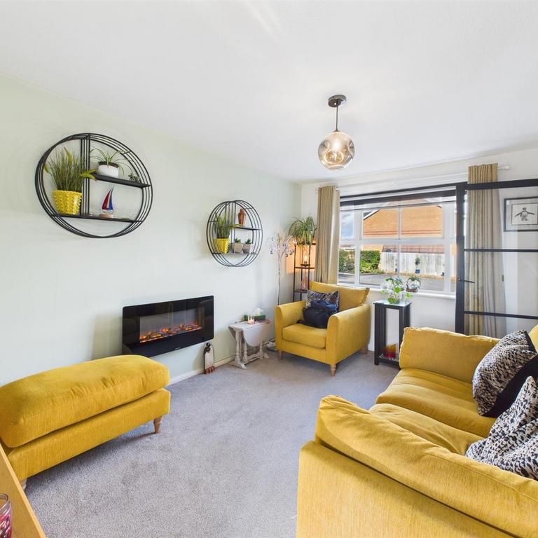 2 bedroom end of terrace house to rent - Photo 1