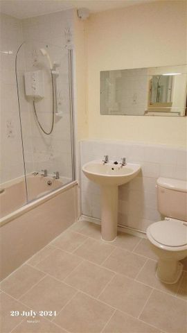 1 bedroom retirement property to rent - Photo 5