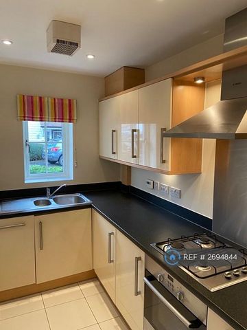 2 bedroom semi-detached house to rent - Photo 5