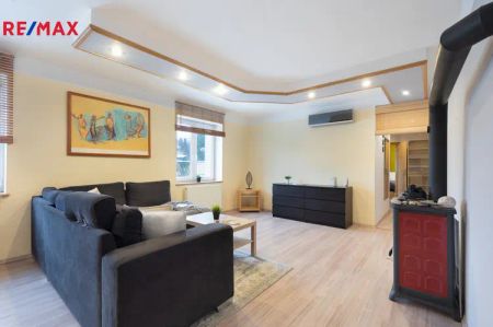 Výjimečné bydlení s prostorem pro život i podnikání - Most, Zahražany - Photo 4