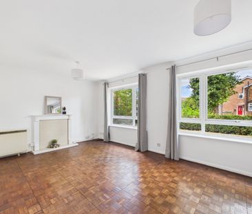 2 bedroom Flat in Kingston Road, Surrey - Photo 2