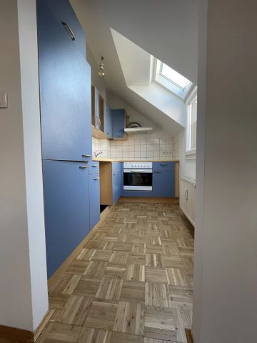 Zentral gelegene 2-Zimmer-Dachgeschoßwohnung mit besonderem Flair - Foto 5