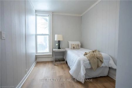 Detached Home For Lease | X8286178 - Photo 4