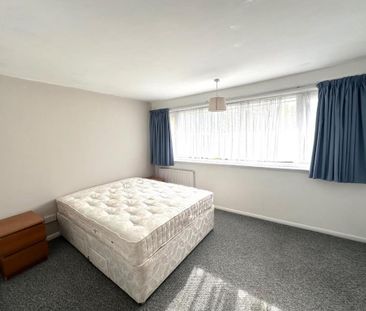 4 bedroom semi-detached house to rent - Photo 6