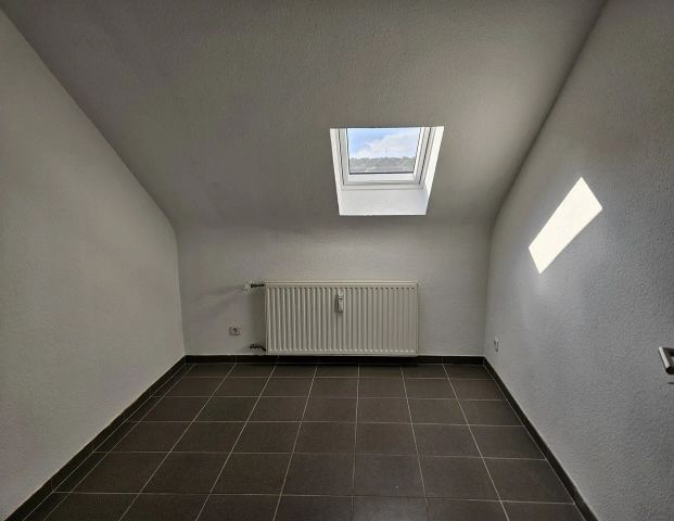 Moderne Dachgeschosswohnung in ruhiger Lage - Foto 1