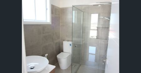 4 Bedroom Practically New House - Photo 3