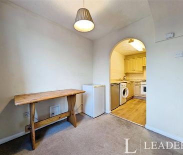 2 bedroom flat to rent - Photo 2