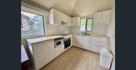 Newly Renovated Unit! - Photo 4