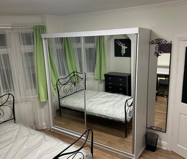 Room in a Shared House, Mount Pleasant, HA0 - Photo 1