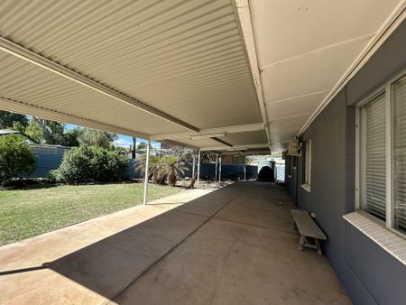 3 bedroom, 2 bathroom house in Gillen with Covered Parking - Photo 4