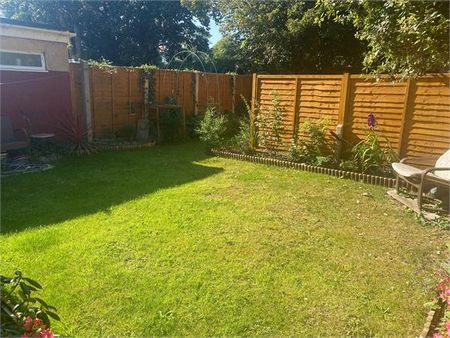 1 bedroom ground floor flat to rent - Photo 5