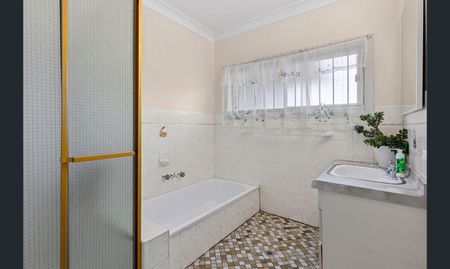 2305 Sandgate Rd, Boondall QLD 4034 - House For Rent | Domain - Photo 3