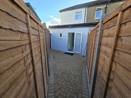 Harrow, HA2 - Photo 1