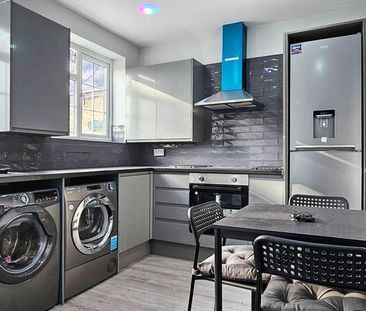 4 bedroom flat to rent - Photo 2