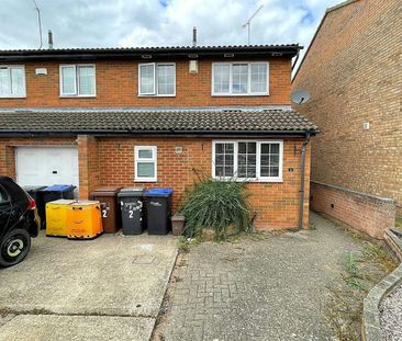 Semi-detached house to rent on - Photo 3