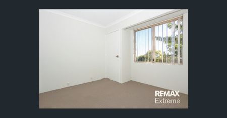 SPACIOUS FAMILY HOME IN QUIET CUL-DE-SAC - Photo 4