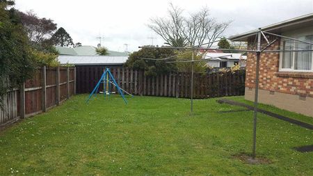 This well-presented 2-bedroom unit on Grey Street offers comfortable living in a prime Hamilton East location. - Photo 3