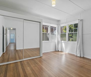 TWO BEDROOM RENOVATED BEACH PAD - AMAZING LOCATION! - Photo 3