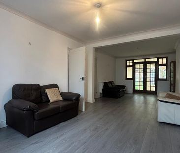 4 bedroom semi-detached house to rent - Photo 3