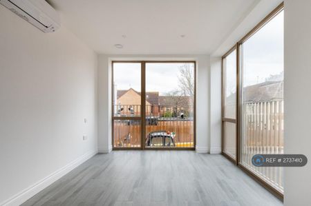 2 bedroom flat to rent - Photo 4