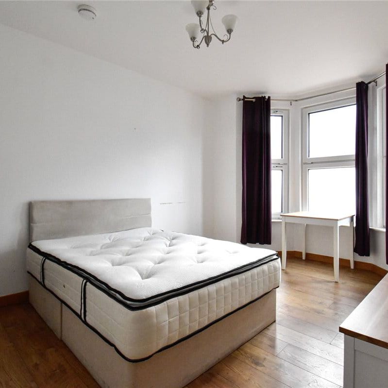 Well presented studio apartment to rent within walking distance of the Beehive and City centre. Electric Heating. Local amenities close by. Furnished. - Photo 1